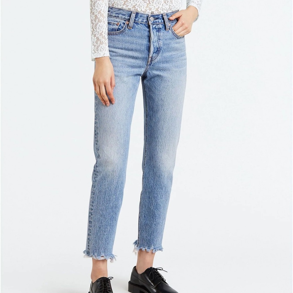 Levi’s light wash wedgie fit button fly sz 29